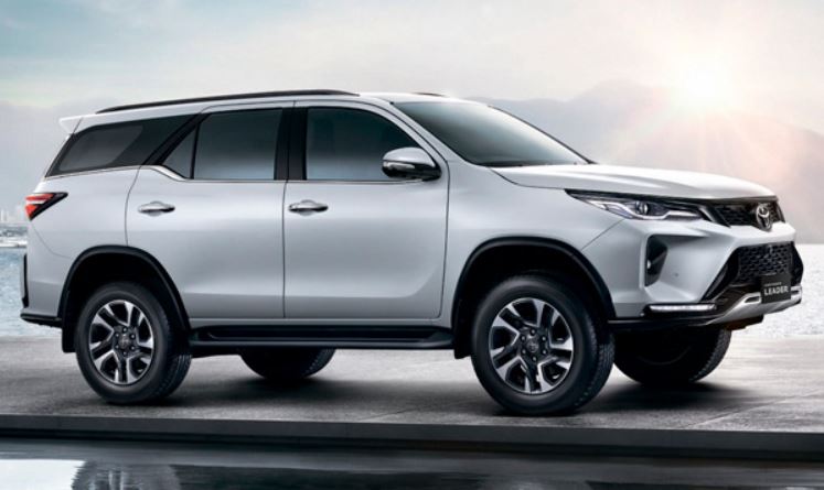 How many kilometers will Toyota Fortuner run in 1 liter petrol?