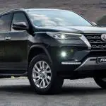 How many kilometers will Toyota Fortuner run in 1 liter petrol?